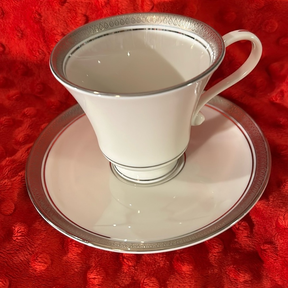 Pickard Tea Cup & Saucer
Geneva